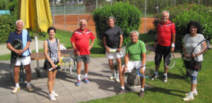 Mit Corona-Abstand in Wasserburg, v.l. Frank Müller-Thoma, Gisela Scherbarth, Hermann Hauser, Otto Merle, Klaus Kloth, Karl Blaha und Karin Dostal.